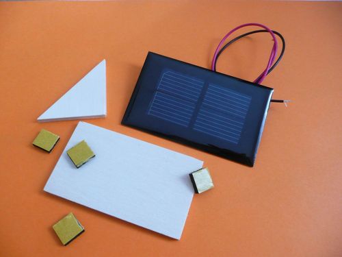 Solarzelle mit Holzaufsteller 1V-200mA 70 x 46 mm (1 Stück)